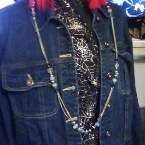 Silver tone necklace